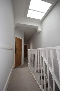 2 bedroom flat to rent, Elborough Street, London SW18 5DS