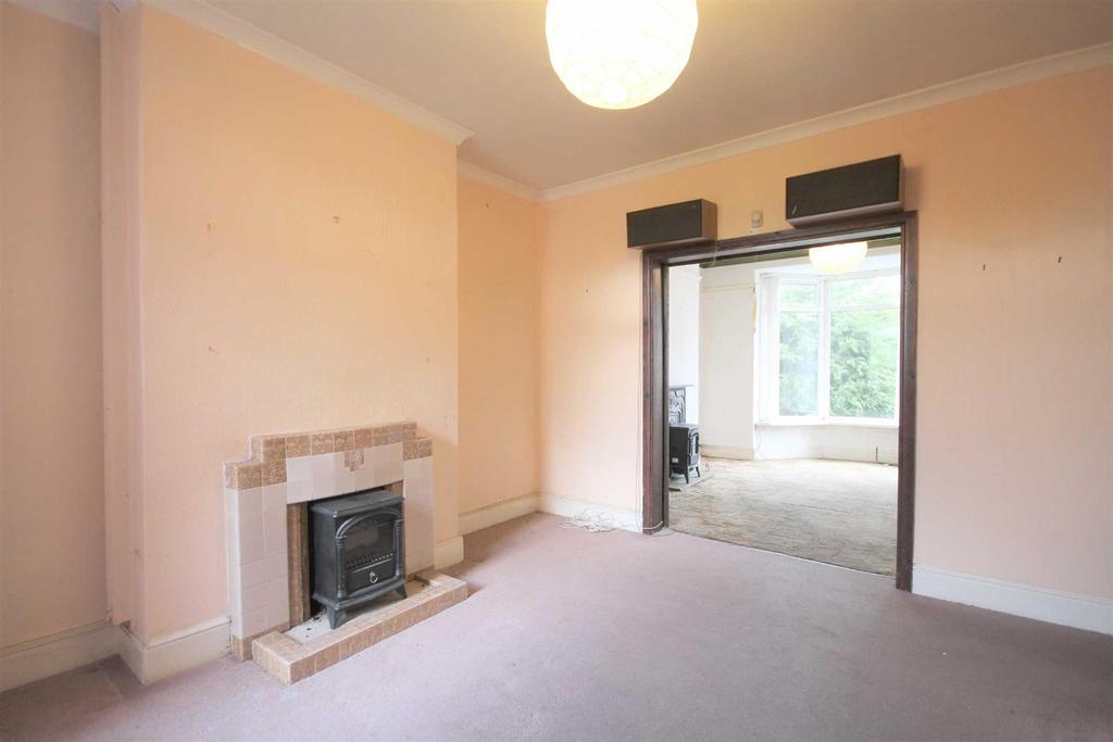 Alexandra Road West, Chesterfield 2 bed terraced house £150,000
