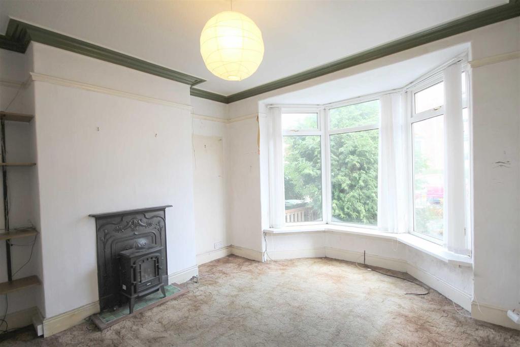 Alexandra Road West, Chesterfield 2 bed terraced house £150,000