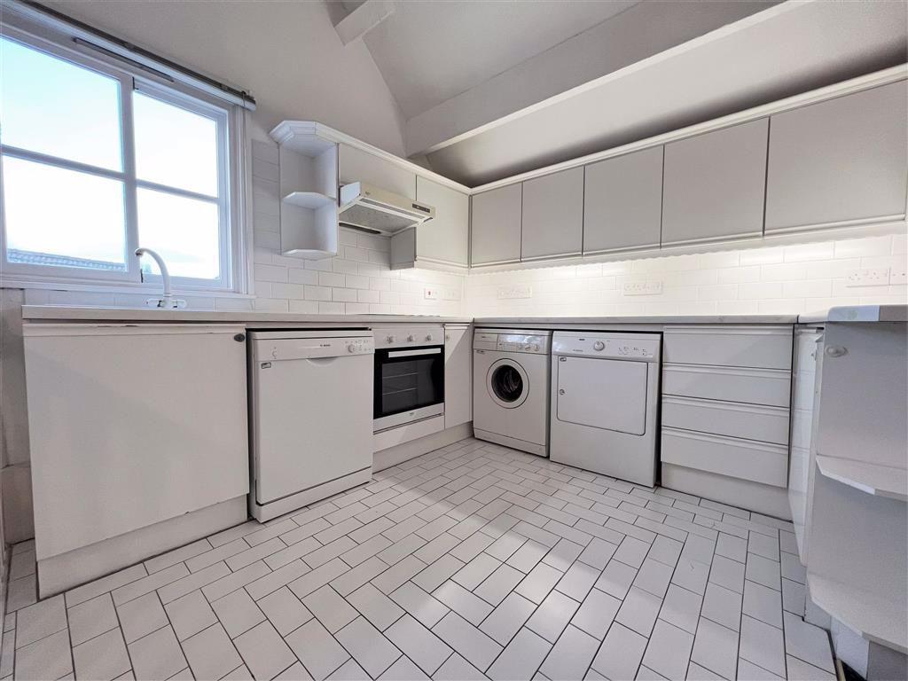 Whitchurch Road, BangorOnDee, LL13 1 bed apartment £595 pcm (£137 pw)