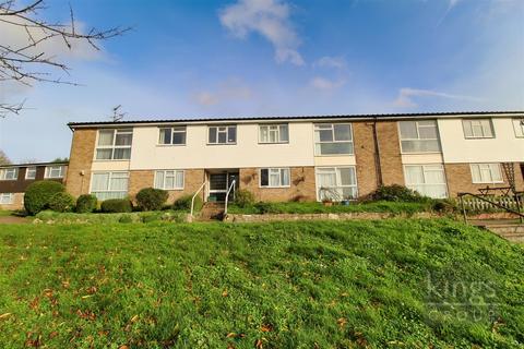 68 Chapelfields, Stanstead Abbotts, Ware, SG12 8HX