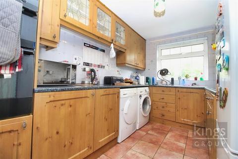 68 Chapelfields, Stanstead Abbotts, Ware, SG12 8HX