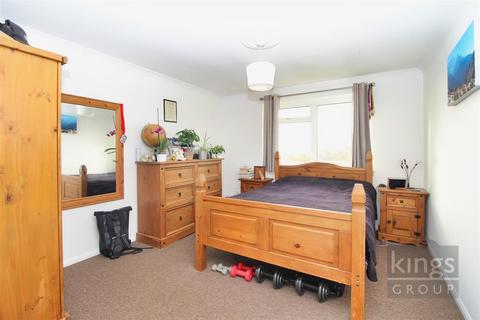 68 Chapelfields, Stanstead Abbotts, Ware, SG12 8HX