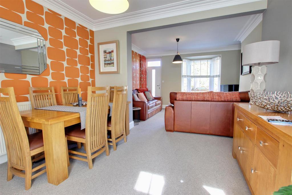 Willow Grove, Beverley 3 bed terraced house £340,000