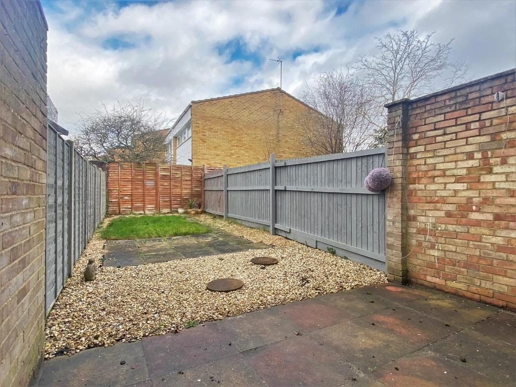 Insley Gardens, Hucclecote, Gloucester 3 bed townhouse £975 pcm (£225 pw)