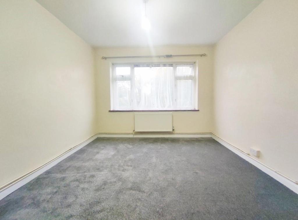 Chobham Road, Stratford, E15 2 bed flat £290,000