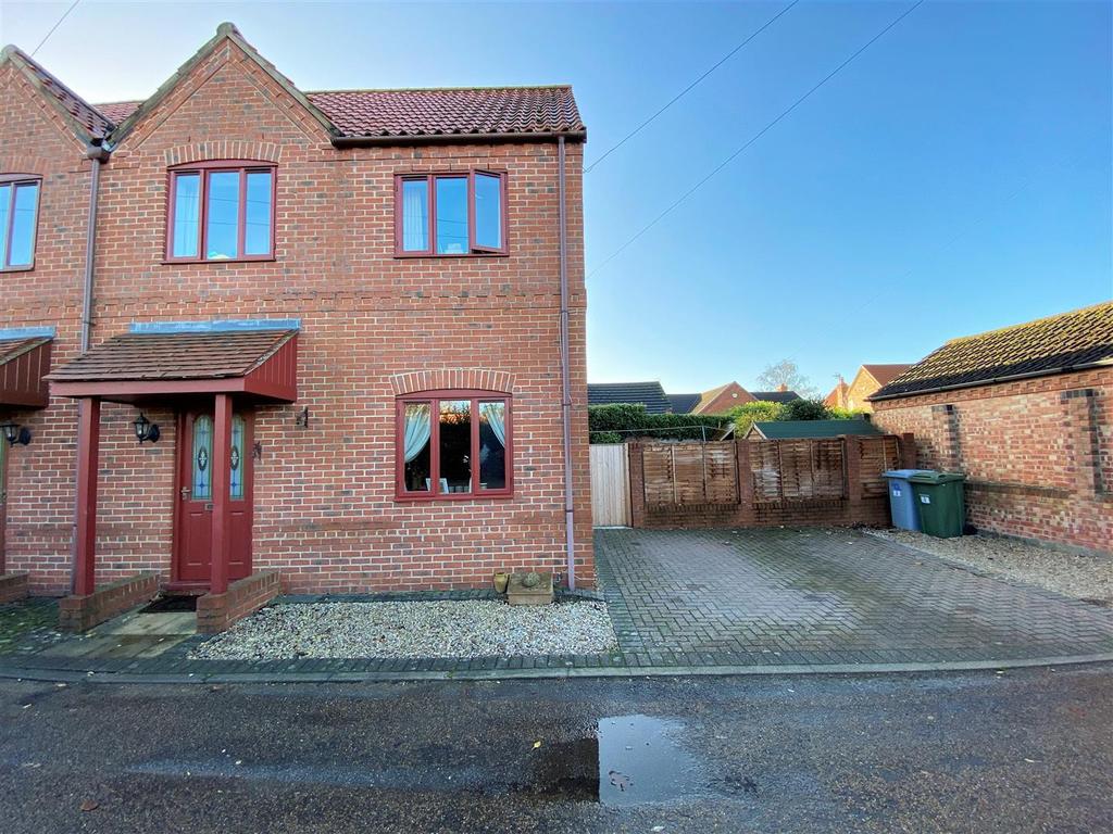 Lunn Lane, Collingham, Newark 3 bed semidetached house £230,000