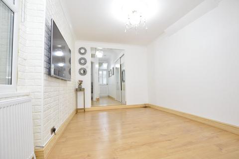 2 bedroom flat for sale, Ling Road, Canning Town, E16 4AN
