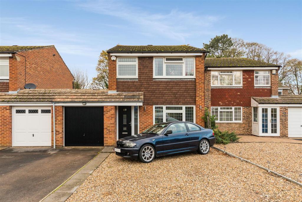 Osier Way Banstead 3 Bed Detached House 579 950 osier-way-banstead-3-bed-detached-house-579-950