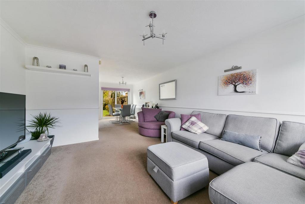 Osier Way, Banstead 3 bed detached house £579,950