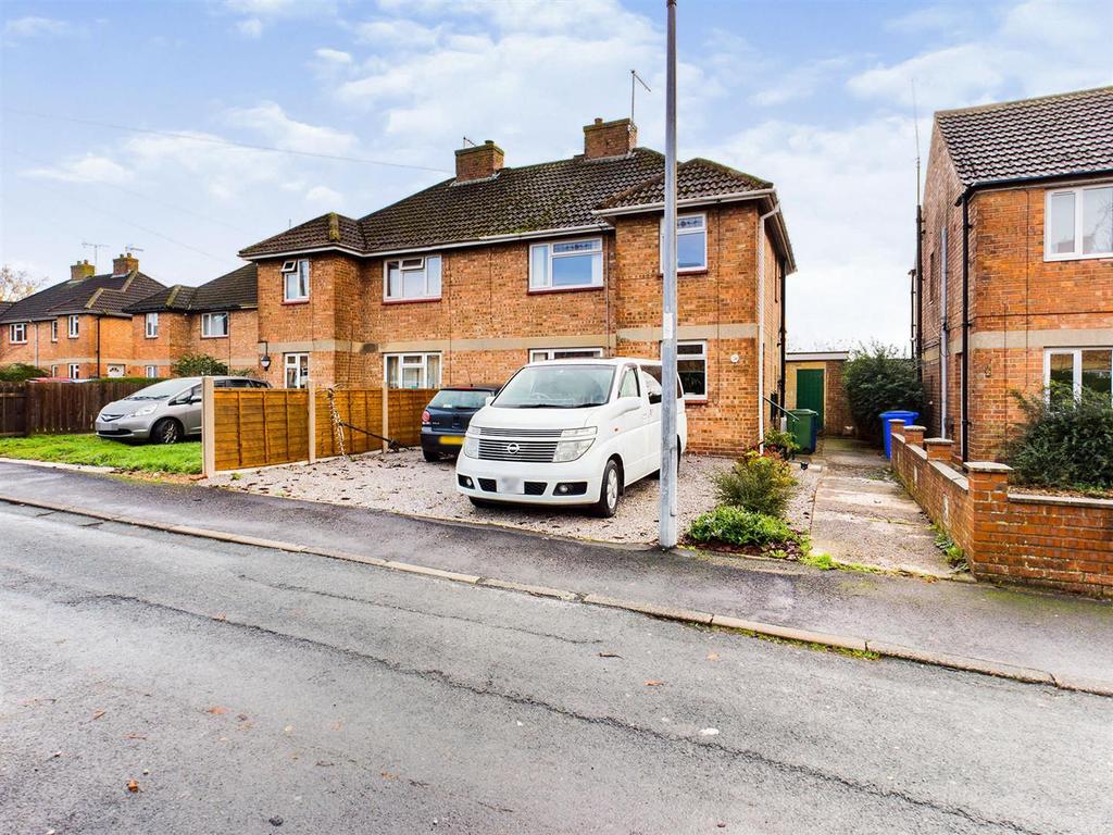 Northfield Crescent, Driffield 3 bed semidetached house £180,000