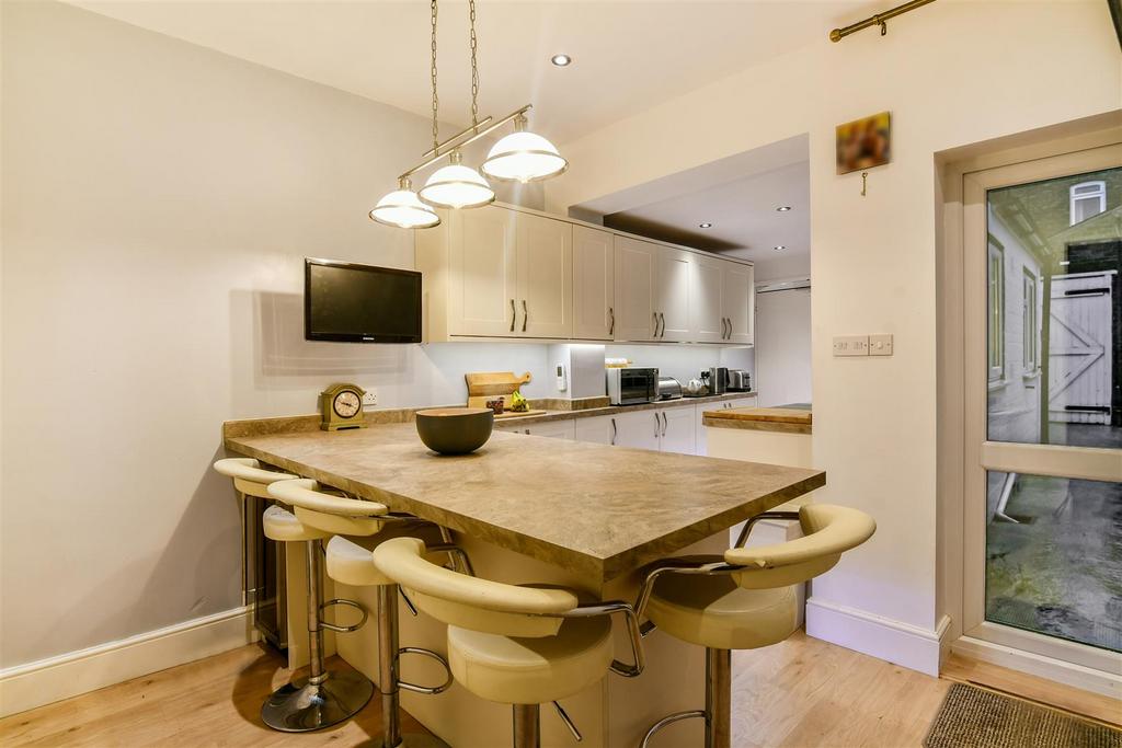 Queen Victoria Street, York 2 bed terraced house £280,000