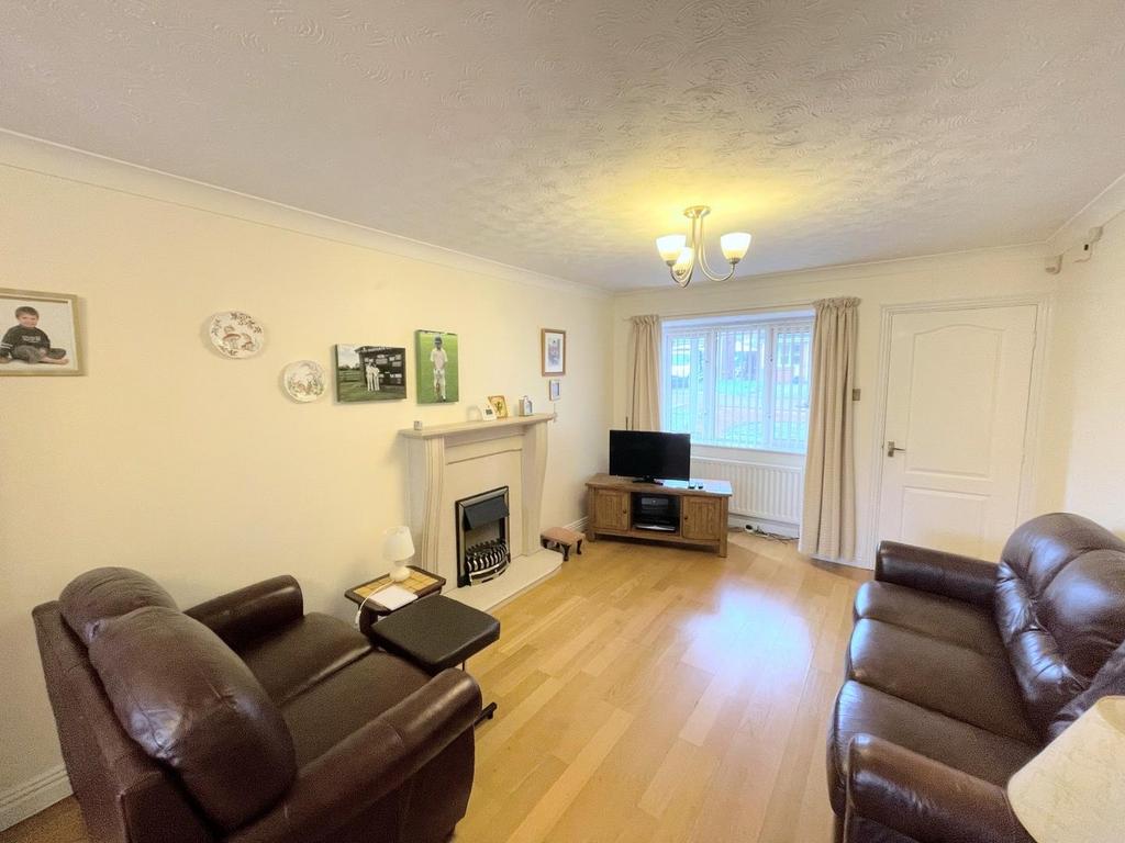Open Plan Lounge / Dining Area
