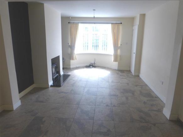 Open Plan Lounge / Dining Area