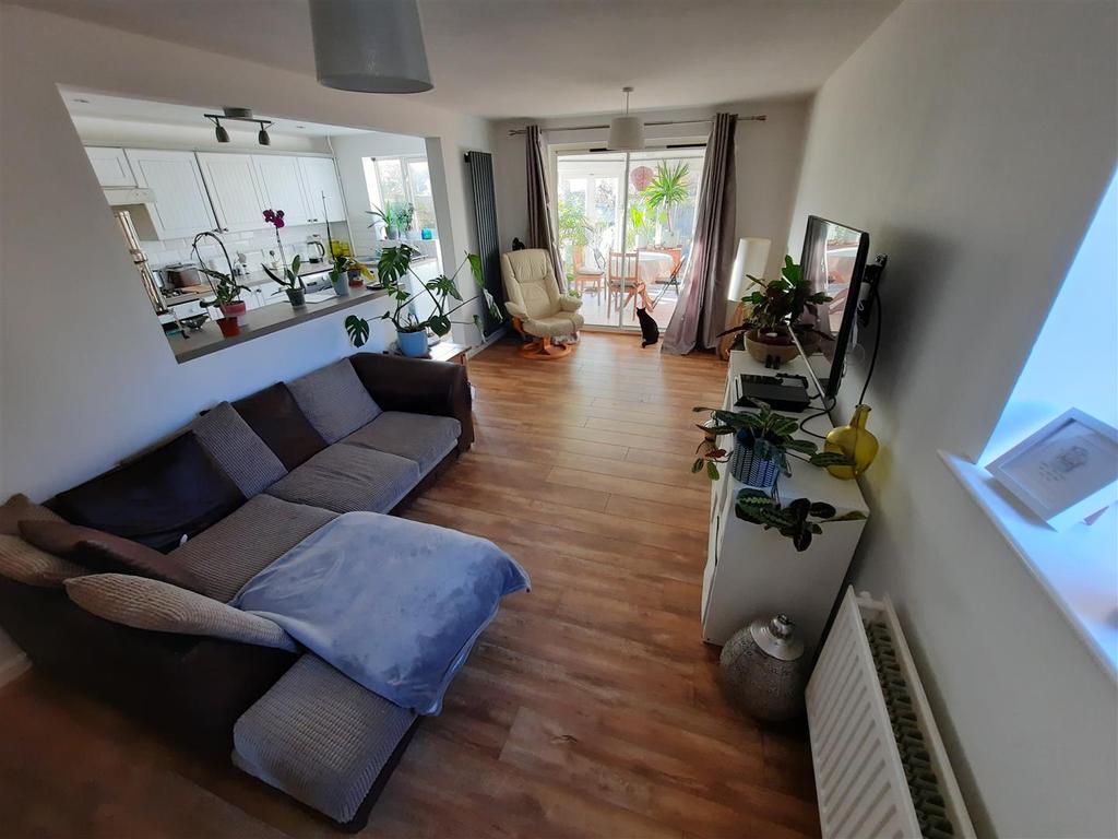 Maes Y Capel, Pembrey, Burry Port 3 bed semidetached house £220,000