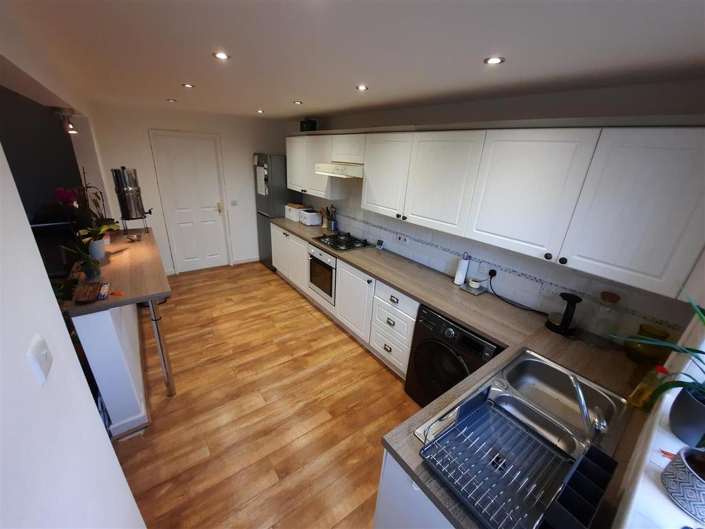 Maes Y Capel, Pembrey, Burry Port 3 bed semidetached house £220,000