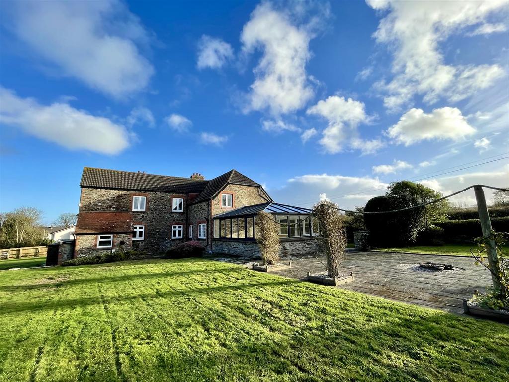 Greencliff, Abbotsham, Bideford 4 bed detached house to rent £2,250