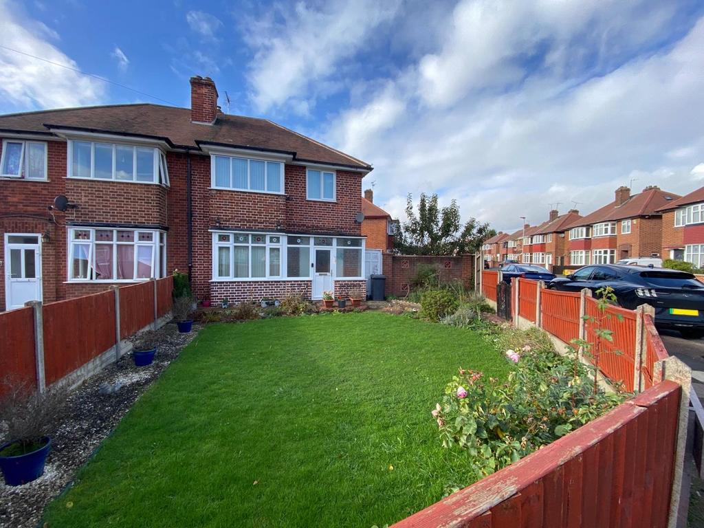 Bembridge Road, Leicester 3 bed semidetached house for sale £230,000