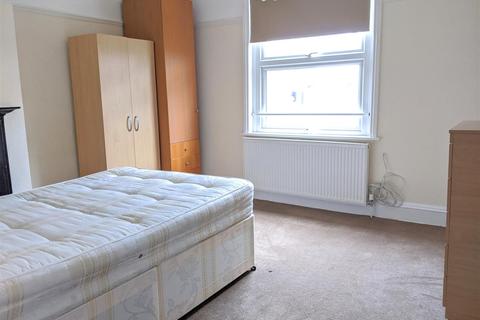 3 bedroom flat for sale - Melrose Avenue, Willesden Green, London NW2