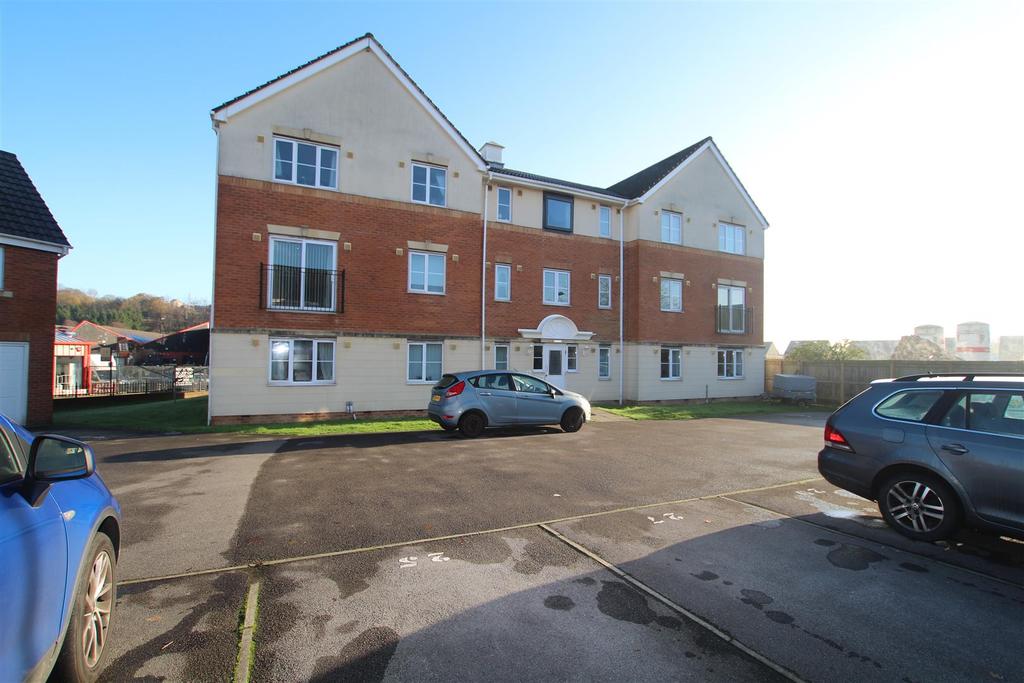 Manor Park Road, Cleckheaton 2 bed apartment £650 pcm (£150 pw)