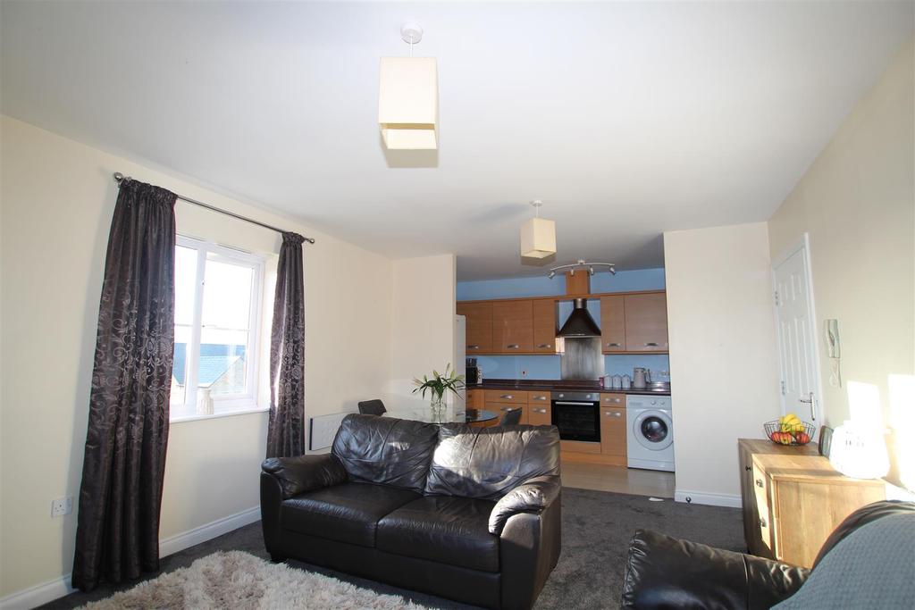 Manor Park Road, Cleckheaton 2 bed apartment £650 pcm (£150 pw)