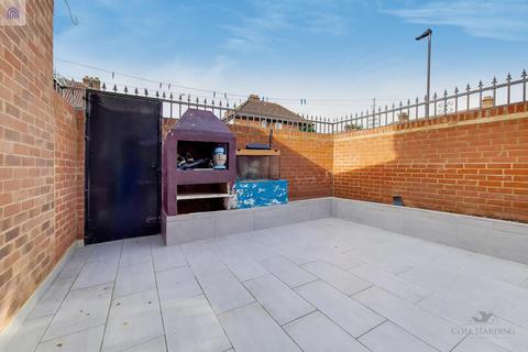 6 bedroom semi-detached house to rent - Rowland Hill Avenue, London