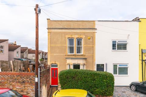 3 bedroom end of terrace house for sale - Northcote Street, Easton