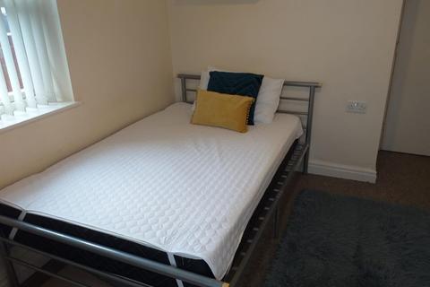 4 bedroom flat to rent - Hyde Park Road, Leeds