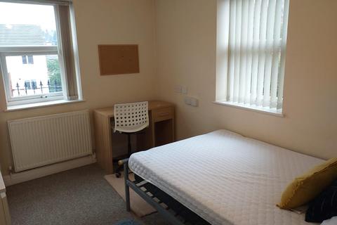 4 bedroom flat to rent - Hyde Park Road, Leeds