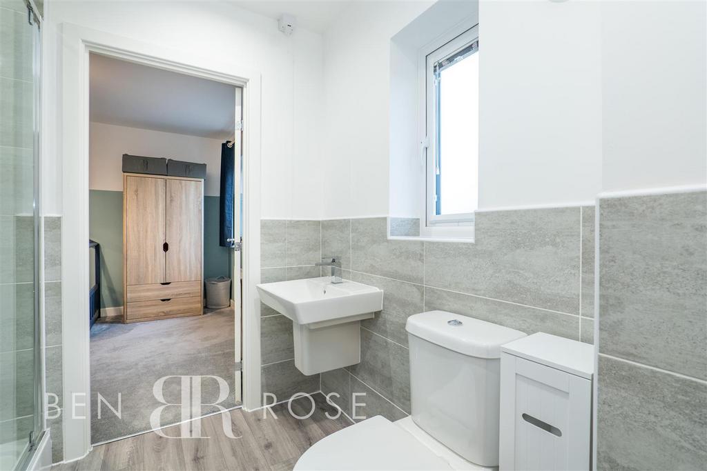 Jack &amp; Jill Ensuite