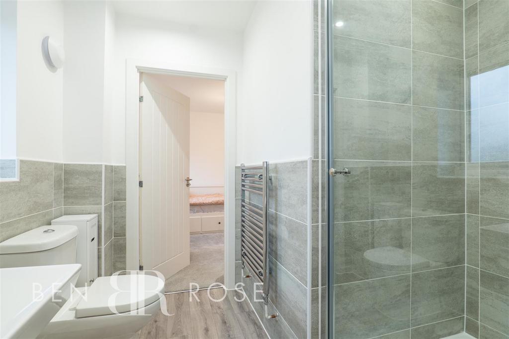 Jack &amp; Jill Ensuite