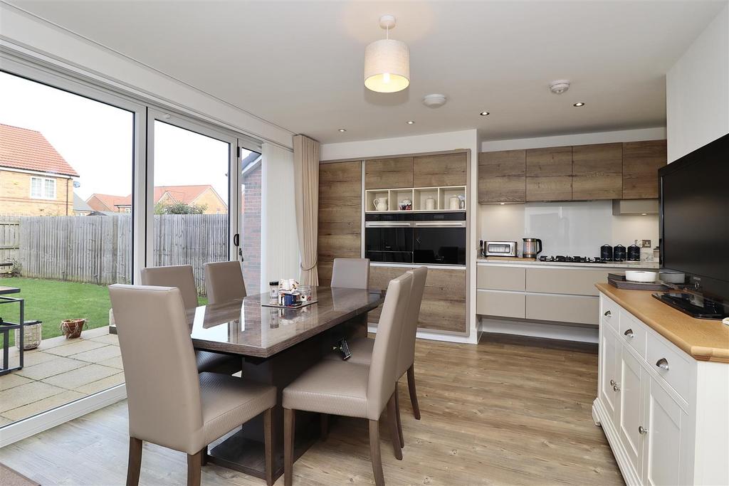 Walker Drive, Stamford Bridge, York 4 bed detached house for sale £