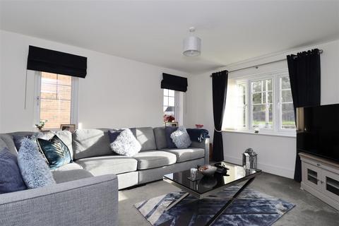 4 bedroom detached house for sale - Walker Drive, Stamford Bridge, York