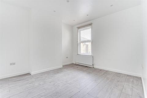 2 bedroom flat for sale - Markhouse Road, London