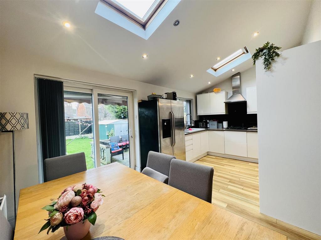 Hawthorn Avenue, Timperley, Altrincham 3 bed semidetached house £485,000