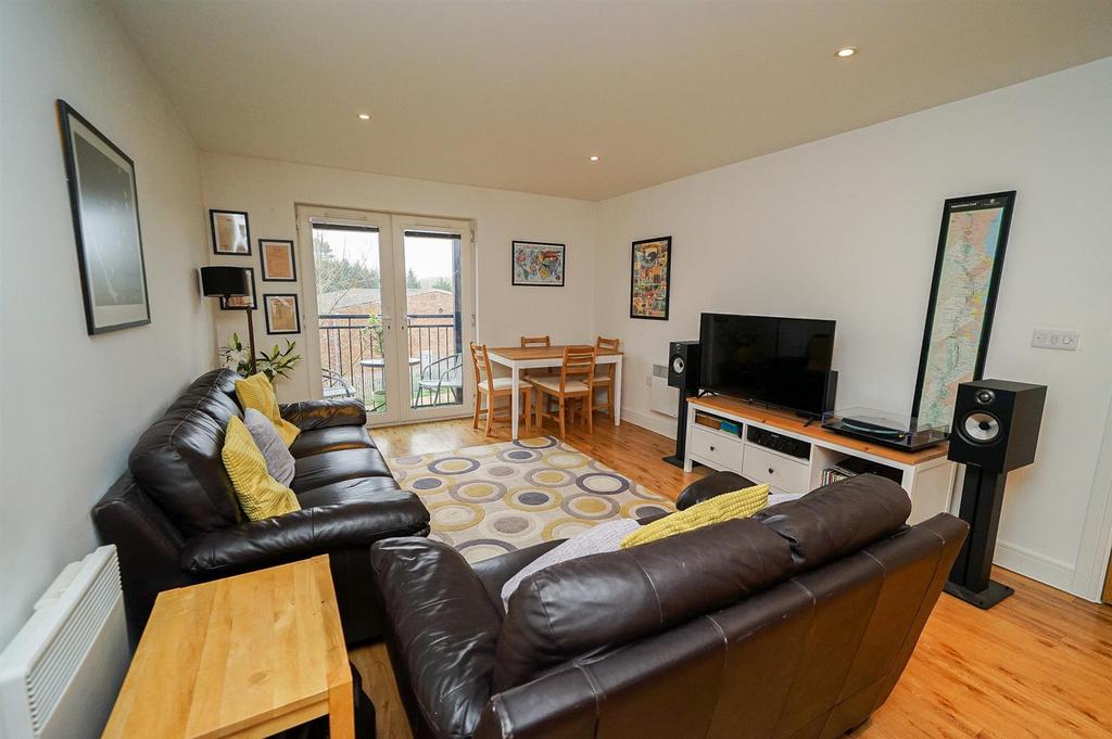 East Dock, The Wharf, Linslade 2 bed apartment £240,000