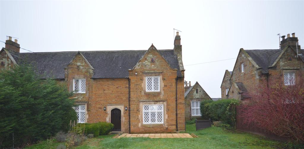Lower Harlestone, Northampton 2 bed cottage £1,200 pcm (£277 pw)