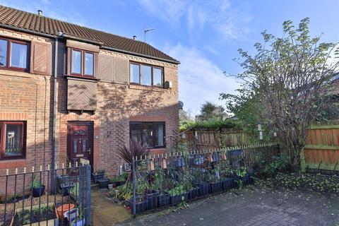 3 bedroom end of terrace house for sale - Vicarage Gardens, York