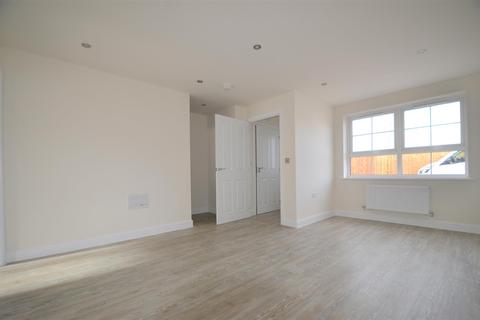 3 bedroom house for sale - Nutmeg Close, Broughton, Aylesbury