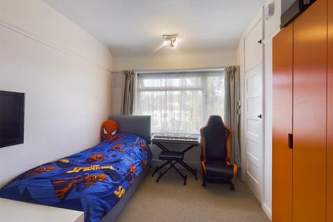 35 Elm Park Gardens, South Croydon, CR2 8RW