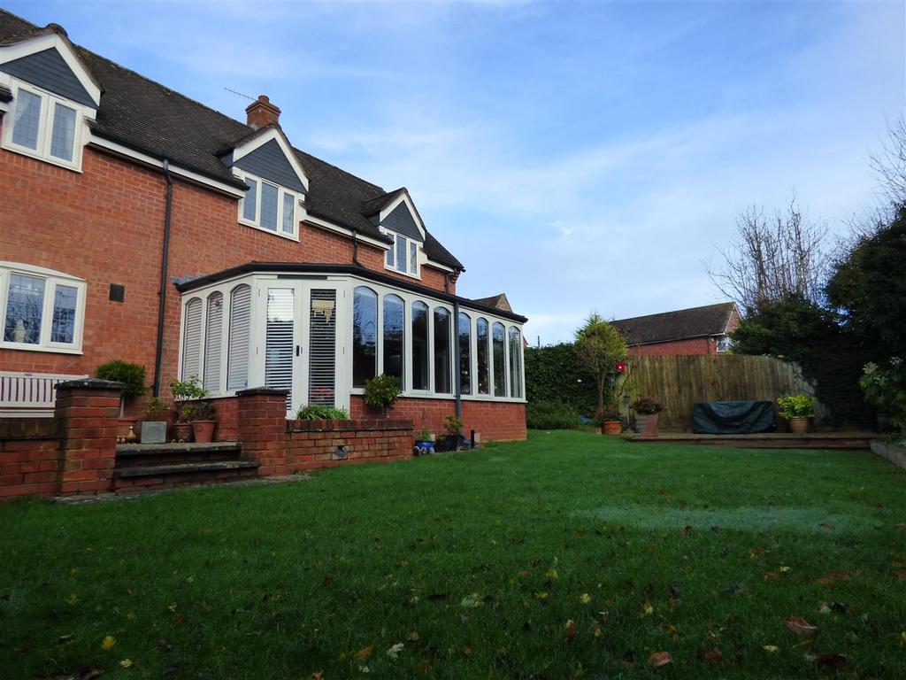 Road, Gaydon, Warwick 4 bed detached house for sale £650,000