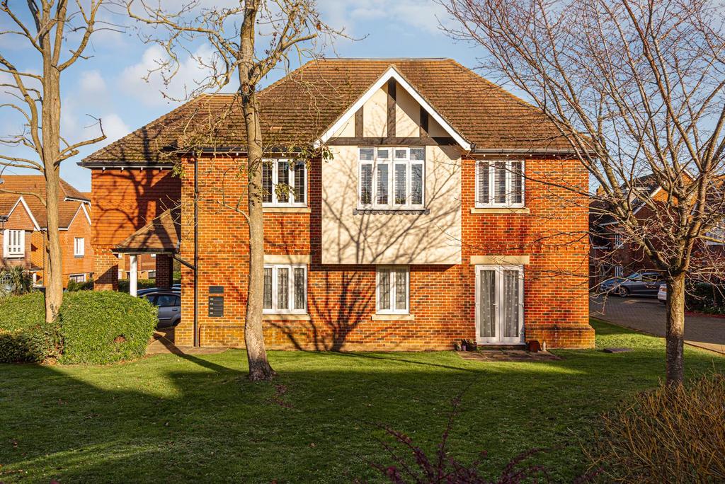 Poplar Close, Epsom Downs 1 bed flat £299,000
