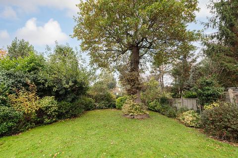 2 Rosedale, Ashtead, KT21 2JJ