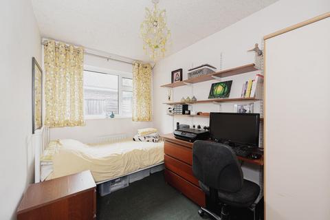2 Rosedale, Ashtead, KT21 2JJ