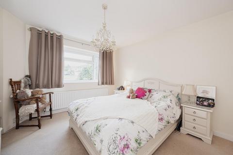 2 Rosedale, Ashtead, KT21 2JJ