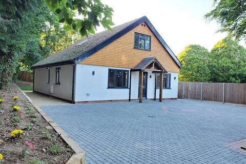 4 bedroom detached bungalow to rent - Kentwood Hill, Tilehurst, Reading, RG31 6JD