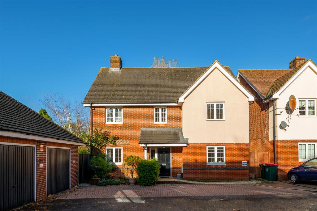 Barn Close, Crawley 5 bed detached house £850,000
