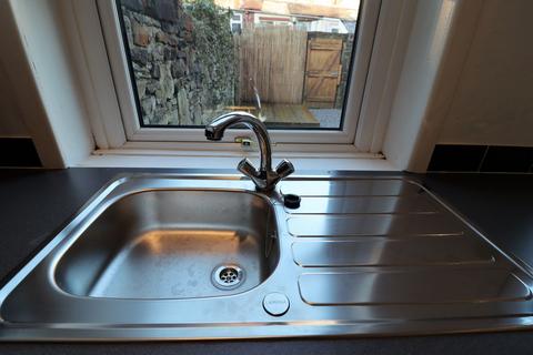 2 bedroom terraced house to rent, Kings Bridge Street, Blackburn, BB2