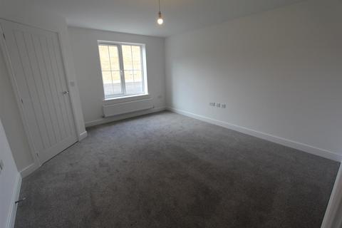 3 bedroom terraced house to rent, Spa Chase, Bourne, PE10