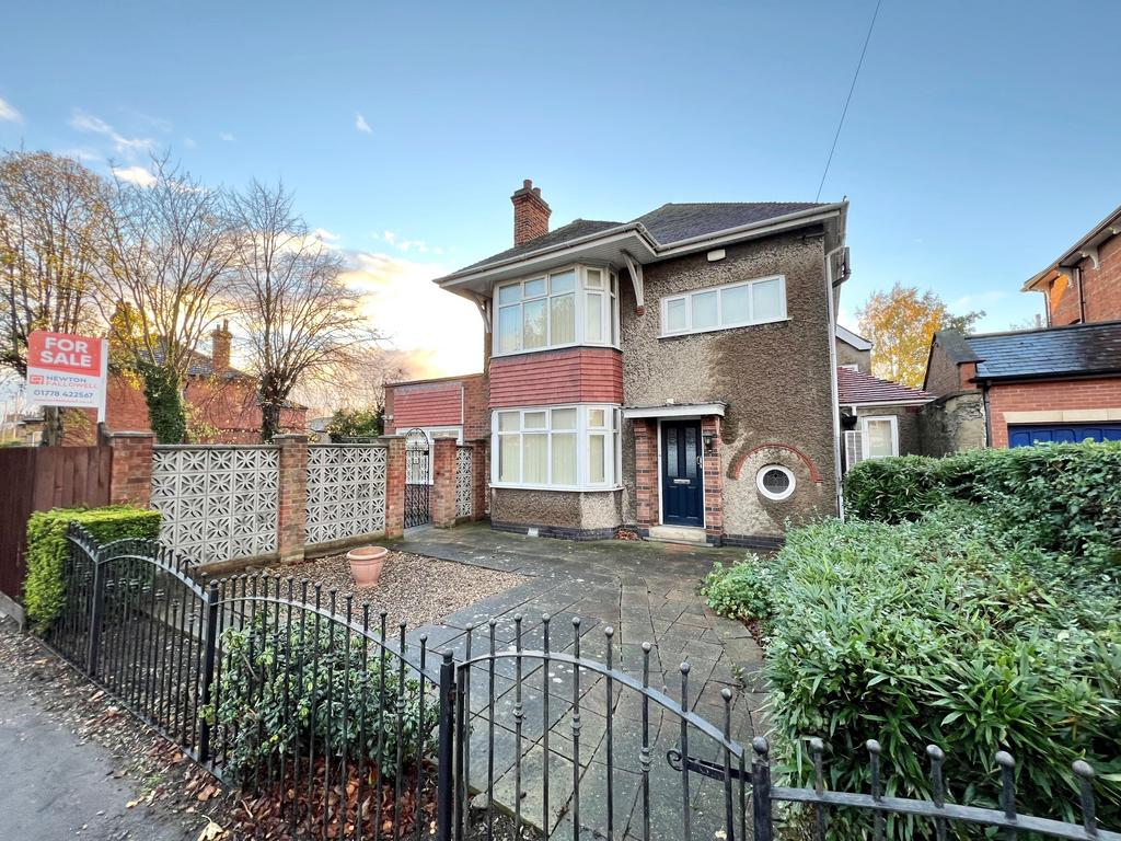 North Road, Bourne, PE10 4 bed detached house for sale £300,000